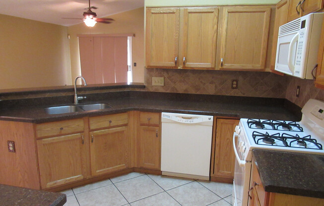 Attractive 4 Bedroom 2 Bath Home in the Tucson Mtn. Area Near Pima College & Downtown