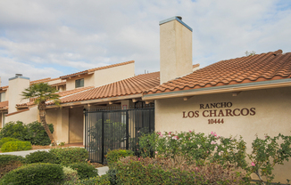 Beautiful Tri-Level 2BD + BONUS ROOM 3BA Townhome in Ranch Los Charcos!
