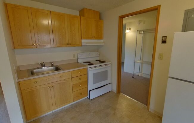 2 beds, 1 bath, $1,200, Unit 5