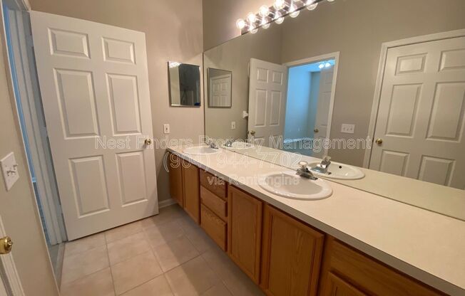 3 beds, 2 baths, 1,408 sqft, $1,600, Unit 929