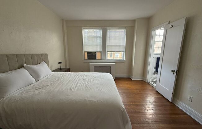 2 beds, 2 baths, 1,303 sqft, $3,000, Unit New King Edward  402