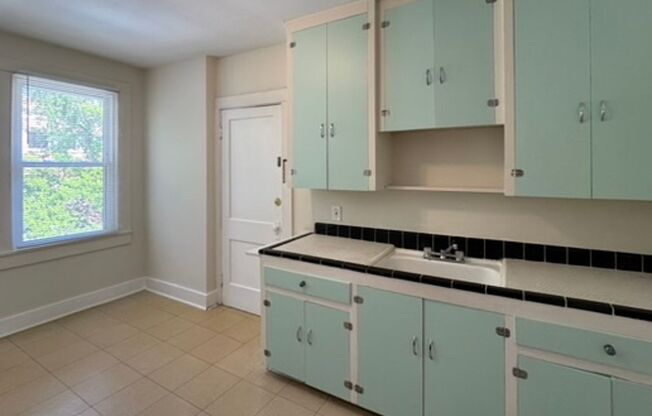 811 Kenmore Ave. Apts. A-D