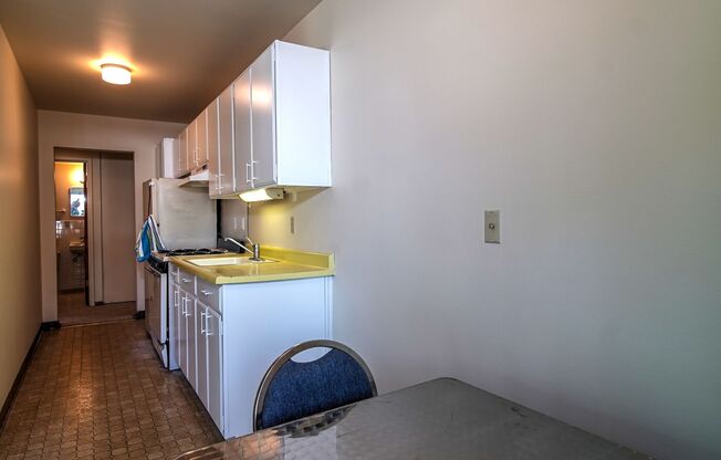 1 bed, 1 bath, 605 sqft, $1,355