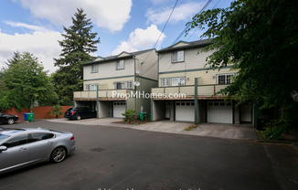 Spacious Three Bedroom Three Story Home In SE Portland!! With a Deposit Special!!