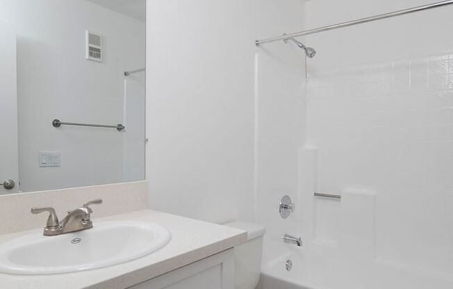 3 beds, 2 baths, 1,105 sqft, $3,695, Unit 137