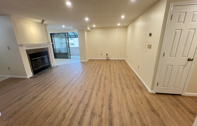 295 W WYOMING AVE
