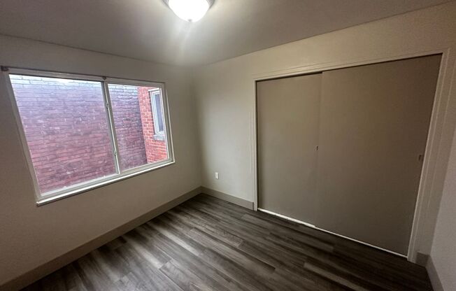 2 beds, 1 bath, $1,100, Unit 479 3rd St Unit 7