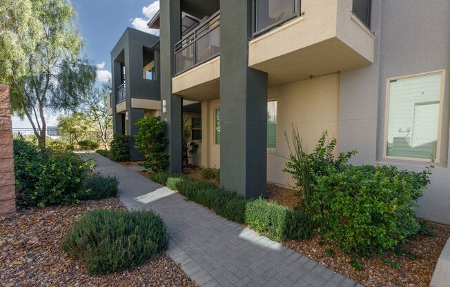Luxury Summerlin townhome in resort style gated community