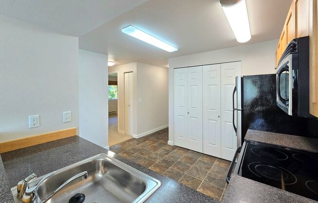 2 Bedroom Condo Available in Kenmore