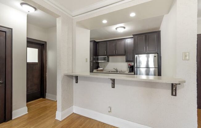 Kitchen with breakfast bar