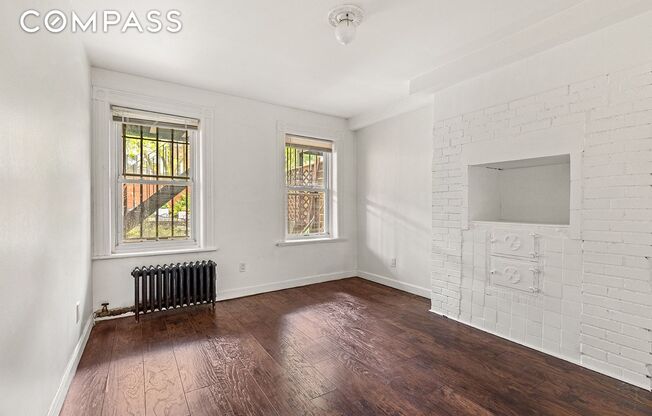 842 PUTNAM AVE