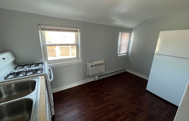 2 beds, 1 bath, 650 sqft, $859, Unit 6