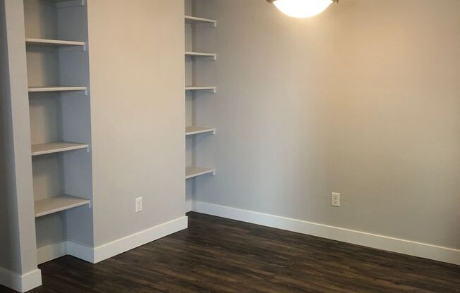 2 beds, 2 baths, 883 sqft, $1,210, Unit 215