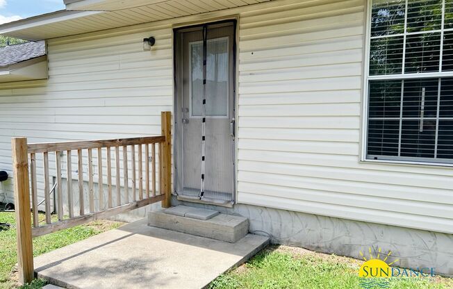 2 beds, 1 bath, $1,100