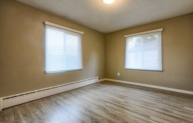 2 beds, 1 bath, 910 sqft, $1,925, Unit 16