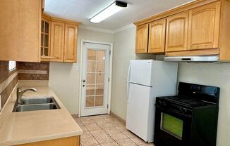 2 beds, 1 bath, $2,190