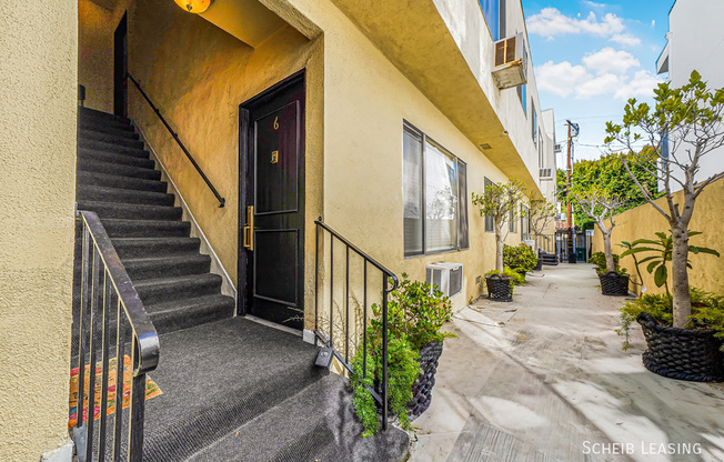 220 N CRES DR