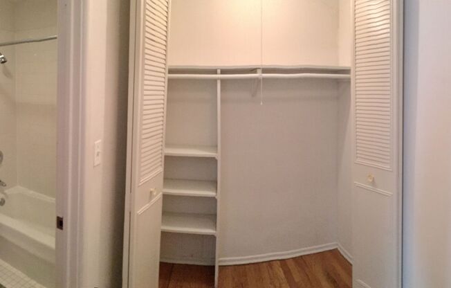 Studio, 1 bath, 332 sqft, $1,300, Unit 511