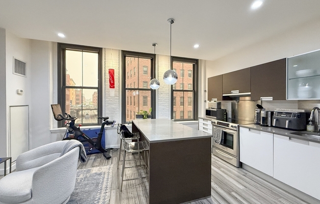 1 bed, 1 bath, 721 sqft, $3,775, Unit 313