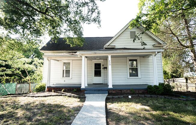 1/2 MO OFF SPECIAL 3 BED, 2 BATH -FENCED BACK YARD -5 MIN TO DOWTOWN CONCORD