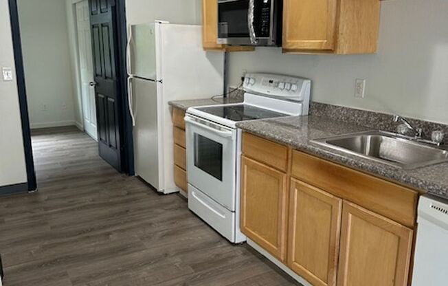 2 beds, 1 bath, 700 sqft, $1,495, Unit 214