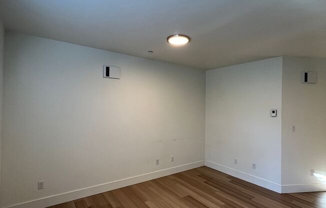 1 bed, 1 bath, $1,395, Unit 203