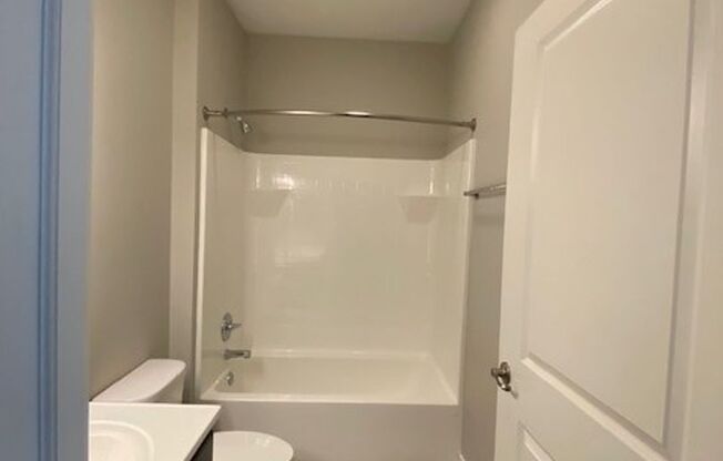 2 beds, 2 baths, 1,163 sqft, $2,068, Unit 2201-101