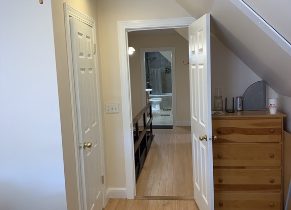 5 beds, 2.5 baths, 2,500 sqft, $4,900, Unit 1
