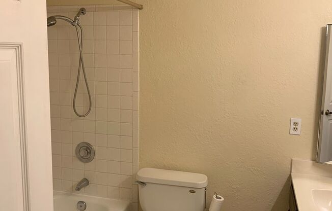 Spacious 3 Bed 2.5 Bath in Glendale