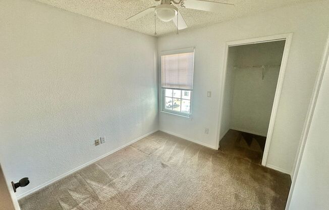 2 beds, 1 bath, 810 sqft, $1,395, Unit r2550n3304