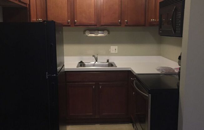 1 bed, 1 bath, 670 sqft, $1,225, Unit 4