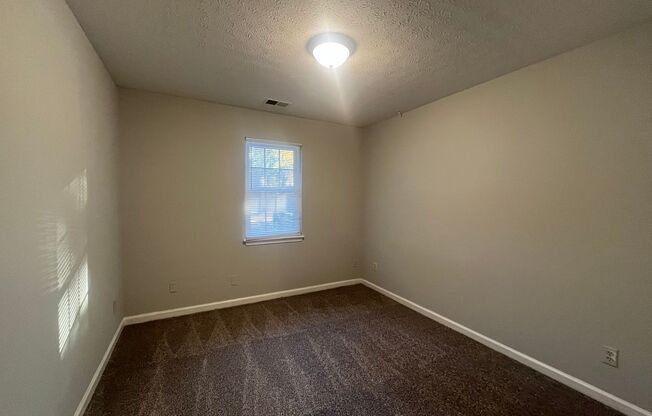 2 beds, 1 bath, 800 sqft, $775, Unit Apt B