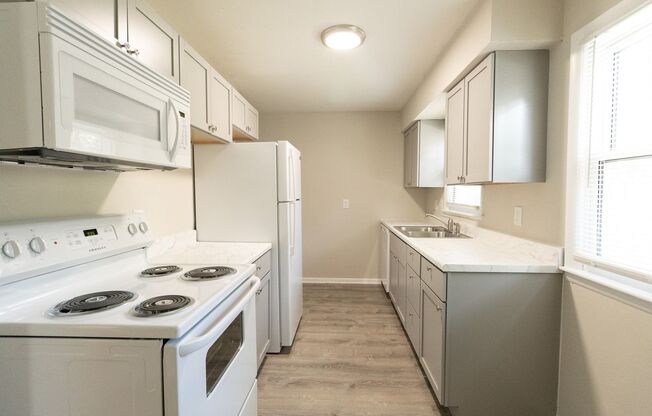 2 beds, 1 bath, $995, Unit B