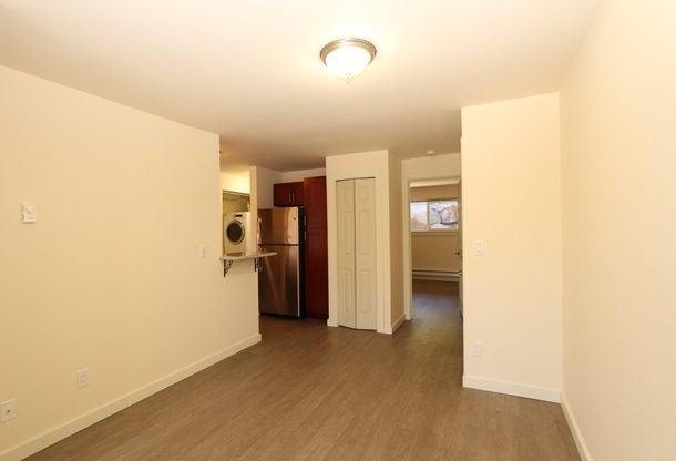 Top-Floor 2-Bed, 1-Bath Luxury Apartment in Magnolia/Interbay | Private Balcony, In-Unit W/D, Modern Finishes & Scenic Views