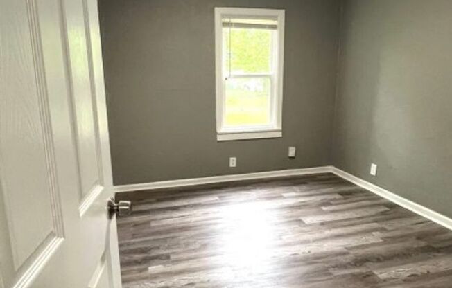 Cute 2 Bed, 1 Bath Home in Raytown – Updated and Move-In Ready!