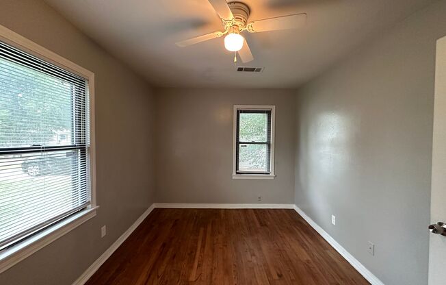 3 beds, 1 bath, $925