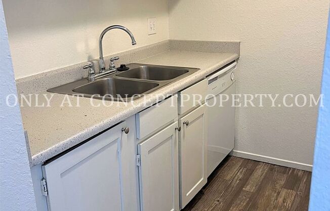 2 beds, 1 bath, 580 sqft, $1,249, Unit B3