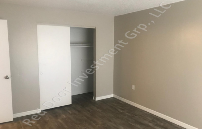 2 beds, 1 bath, $1,250, Unit 10