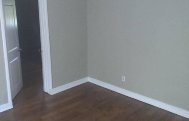 838 E Gage