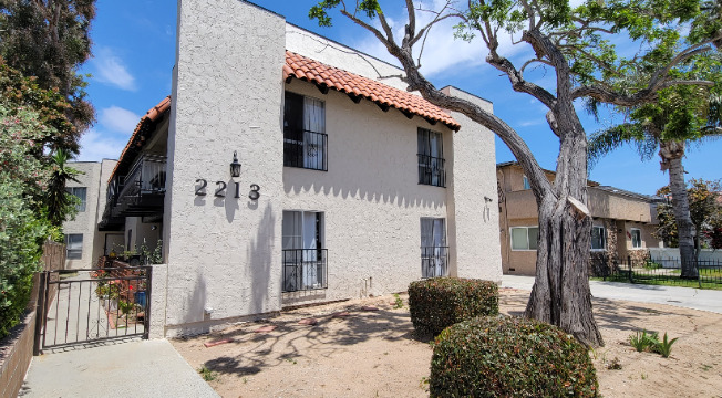 2213 VOORHEES AVE