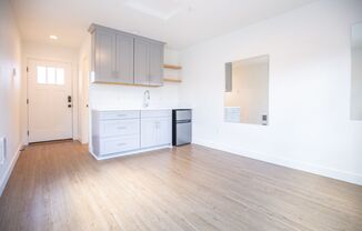 Detached above Garage Studio Available in SE - Brooklyn Neighborhhod