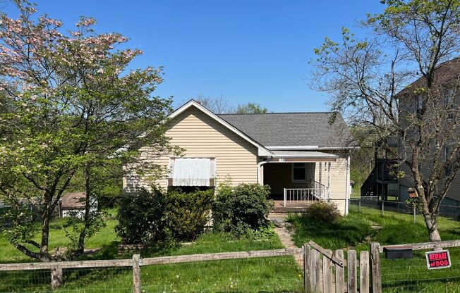 Spacious 2 bedroom house in Penn Hills!!!