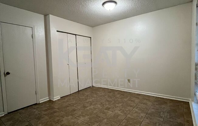 2 beds, 1.5 baths, 1,100 sqft, $950, Unit C