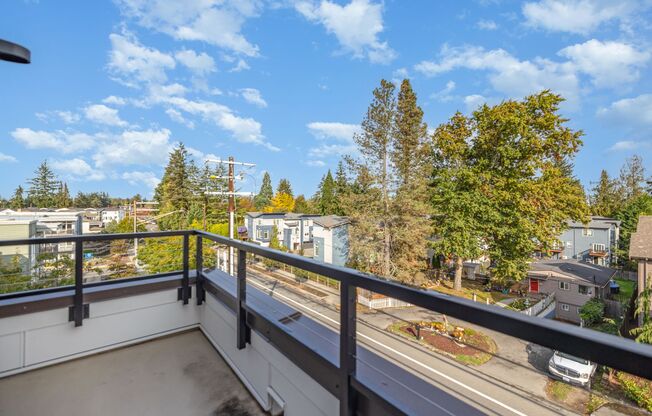 3 beds, 2 baths, $2,800, Unit Unit B303