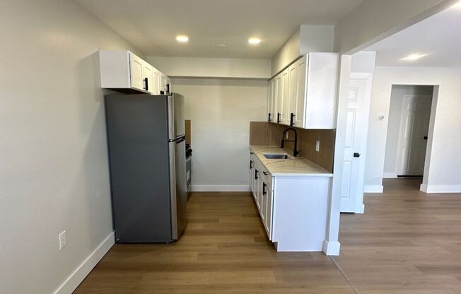 2 beds, 1 bath, $1,925, Unit 2