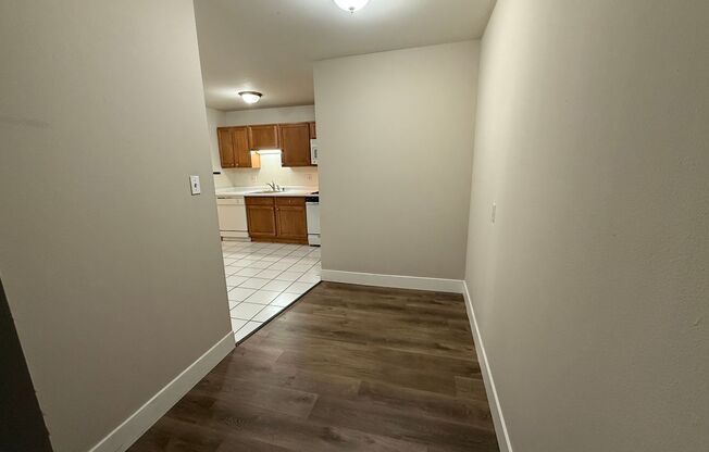1 bed, 1 bath, $1,095, Unit 103