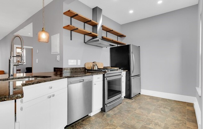 3 beds, 2.5 baths, 1,800 sqft, $7,900, Unit PH
