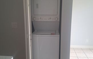 2 beds, 1 bath, 890 sqft, $1,200, Unit 102