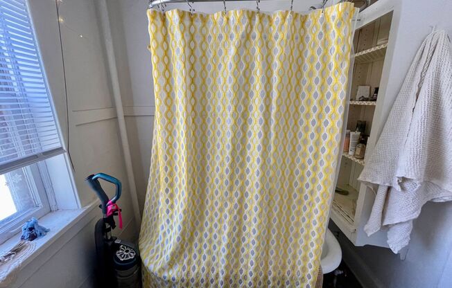 Studio, 1 bath, $895, Unit 23