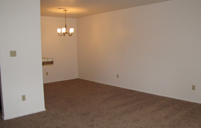 2 beds, 1 bath, $1,400, Unit B